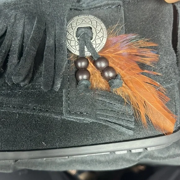 Minnetonka Women’s Concho Feather Black Boot (2931) - Picture 6 of 9